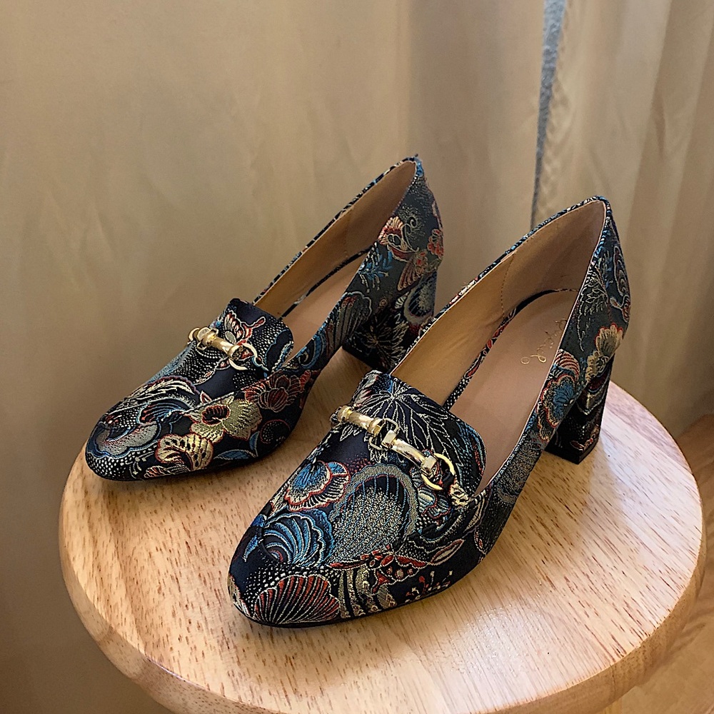 Oriental print Pumps with square heels